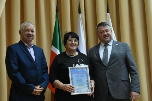 В Кайбицком районе наградили победителей конкурса на новогоднее оформление