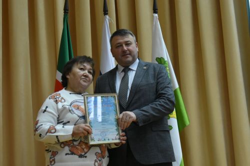В Кайбицком районе наградили победителей конкурса на новогоднее оформление