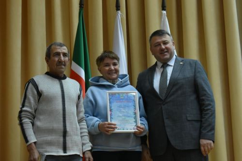 В Кайбицком районе наградили победителей конкурса на новогоднее оформление