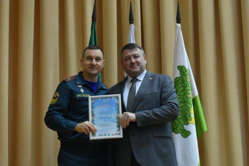 В Кайбицком районе наградили победителей конкурса на новогоднее оформление