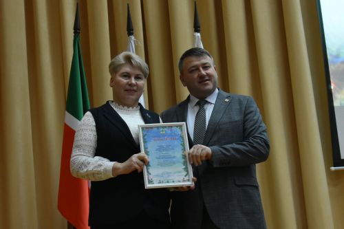 В Кайбицком районе наградили победителей конкурса на новогоднее оформление