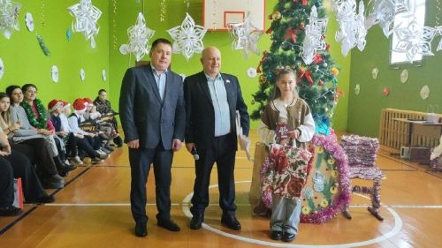 В Берлибашской школе провели акцию «Елка желаний»