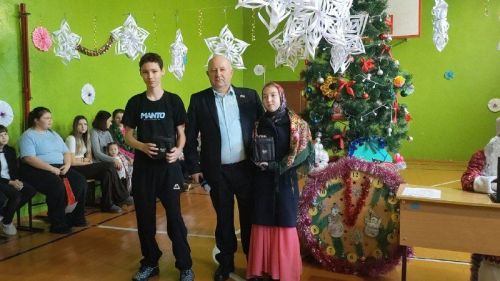В Берлибашской школе провели акцию «Елка желаний»
