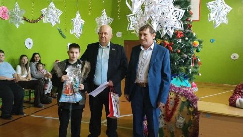 В Берлибашской школе провели акцию «Елка желаний»