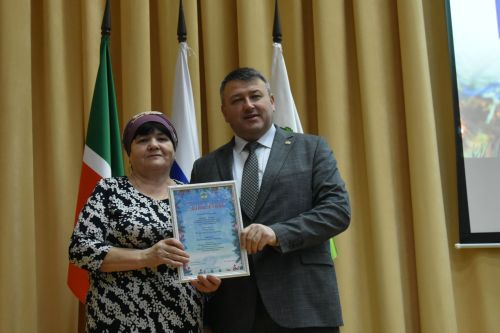 В Кайбицком районе наградили победителей конкурса на новогоднее оформление