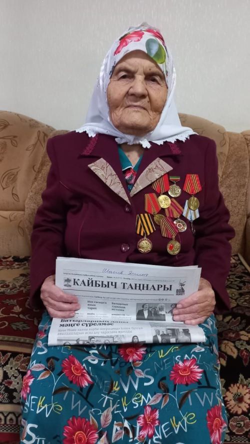 Мөрәледә яшәүче тыл хезмәтчәне 95 яшендә дә «Кайбыч таңнары»н укый