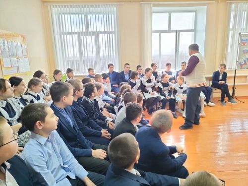 В Молькеевской школе прошёл Урок мужества, посвящённый Дню героев Отечества
