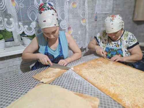 «Поддерживаем моральный дух бойцов»: верхнеуслонцы готовят лапшу для участников СВО