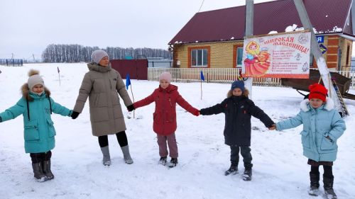 В первый день весны в Куланге отпраздновали Масленицу
