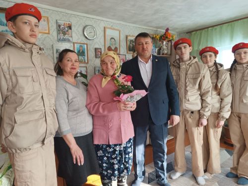 Кайбыч район башлыгы Хуҗа Хәсәндә тыл хезмәтчәннәренә медальләр тапшырды