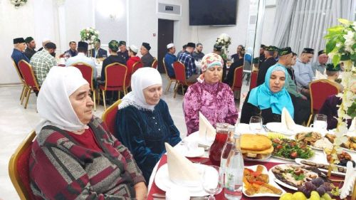 Ифтар-маджлис в честь Священного месяца Рамадан в Кайбицах провела семья предпринимателей Равиля и Ильсии Залялиевых
