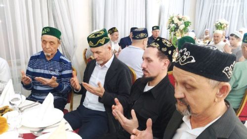 Ифтар-маджлис в честь Священного месяца Рамадан в Кайбицах провела семья предпринимателей Равиля и Ильсии Залялиевых