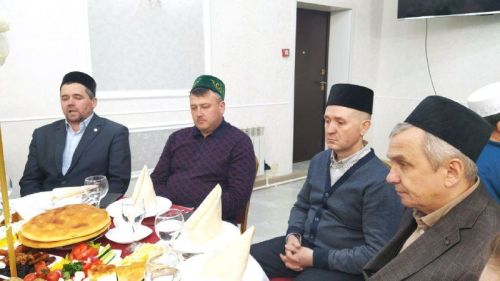 Ифтар-маджлис в честь Священного месяца Рамадан в Кайбицах провела семья предпринимателей Равиля и Ильсии Залялиевых