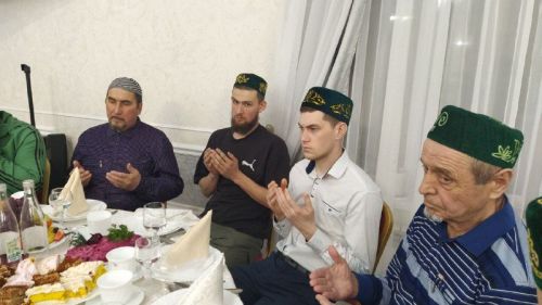 Ифтар-маджлис в честь Священного месяца Рамадан в Кайбицах провела семья предпринимателей Равиля и Ильсии Залялиевых