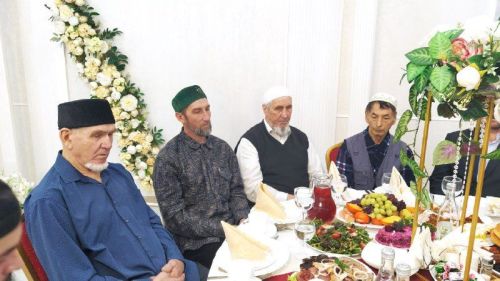 Ифтар-маджлис в честь Священного месяца Рамадан в Кайбицах провела семья предпринимателей Равиля и Ильсии Залялиевых