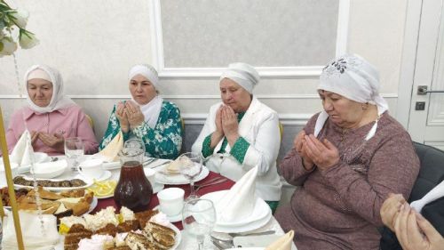Ифтар-маджлис в честь Священного месяца Рамадан в Кайбицах провела семья предпринимателей Равиля и Ильсии Залялиевых