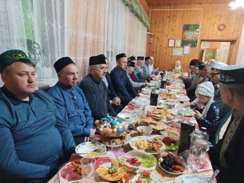 Район башлыгы Альберт Рәхмәтуллин Олы Урсакта ифтар мәҗлесендә катнашты