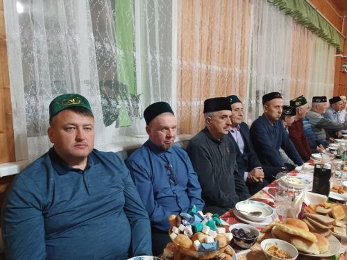 Район башлыгы Альберт Рәхмәтуллин Олы Урсакта ифтар мәҗлесендә катнашты
