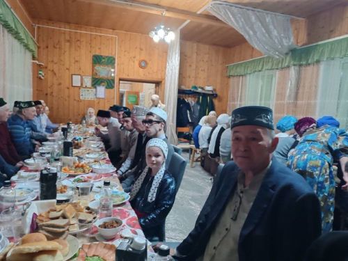 Район башлыгы Альберт Рәхмәтуллин Олы Урсакта ифтар мәҗлесендә катнашты