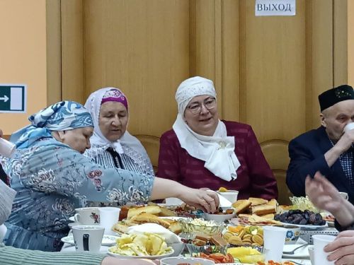 Салтыйганда дүрт гаилә берләшеп авыл халкы өчен ифтар ашы үткәрде
