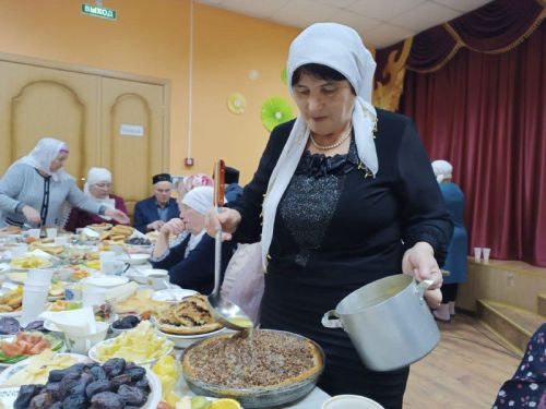 Салтыйганда дүрт гаилә берләшеп авыл халкы өчен ифтар ашы үткәрде