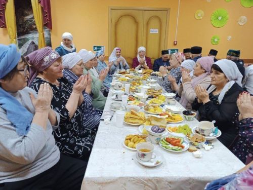 Салтыйганда дүрт гаилә берләшеп авыл халкы өчен ифтар ашы үткәрде