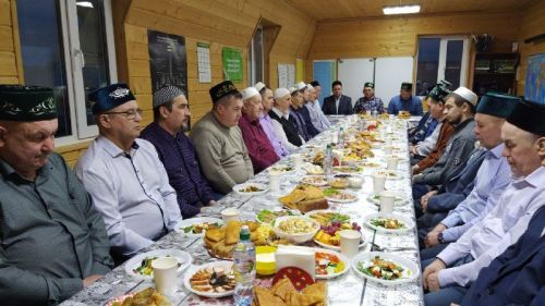 Семья Сунгатуллиных из Больших Кайбиц провела благотворительный ифтар