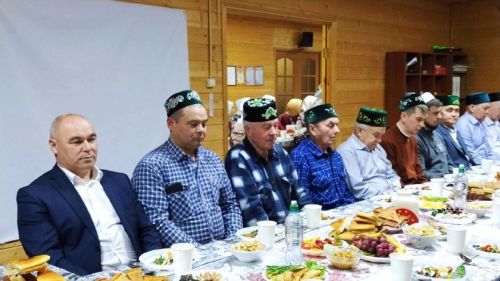 Семья Сунгатуллиных из Больших Кайбиц провела благотворительный ифтар
