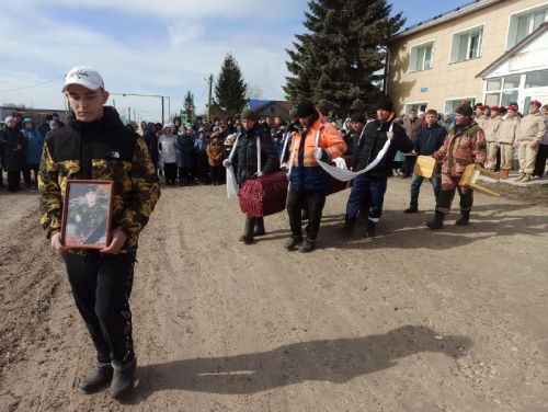 В Кайбицах простились с погибшим в зоне спецоперации бойцом