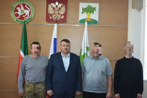 Кайбыч районы башлыгы махсус хәрби операциядән ялга кайткан хәрбиләр белән очрашты