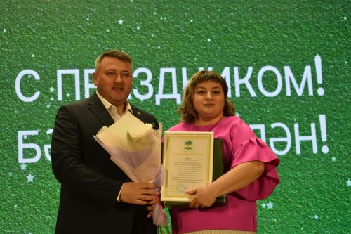 Поздравить кайбичанок с 8 Марта приехали Мунир Рахмаев, Вадим Захаров и Нурзада