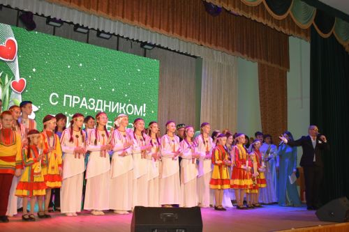 Поздравить кайбичанок с 8 Марта приехали Мунир Рахмаев, Вадим Захаров и Нурзада