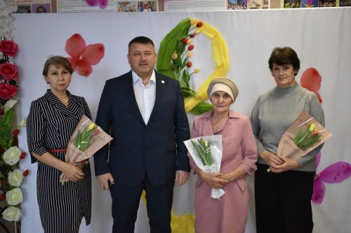 Поздравить кайбичанок с 8 Марта приехали Мунир Рахмаев, Вадим Захаров и Нурзада