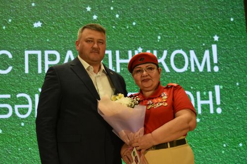 Поздравить кайбичанок с 8 Марта приехали Мунир Рахмаев, Вадим Захаров и Нурзада