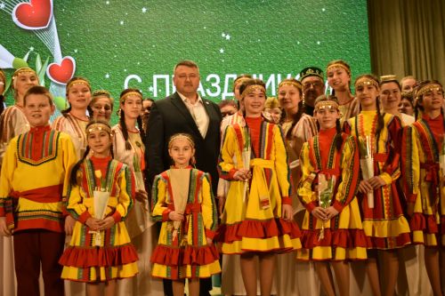 Поздравить кайбичанок с 8 Марта приехали Мунир Рахмаев, Вадим Захаров и Нурзада