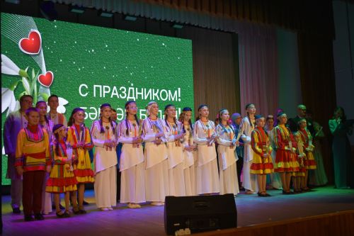Поздравить кайбичанок с 8 Марта приехали Мунир Рахмаев, Вадим Захаров и Нурзада