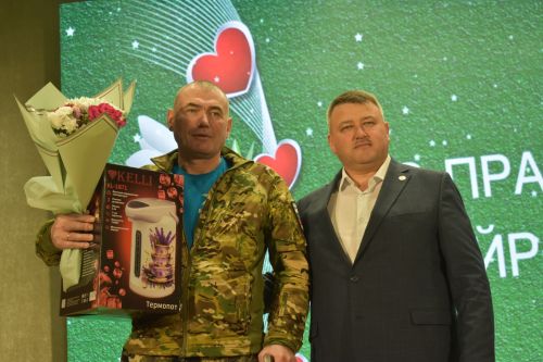 Поздравить кайбичанок с 8 Марта приехали Мунир Рахмаев, Вадим Захаров и Нурзада