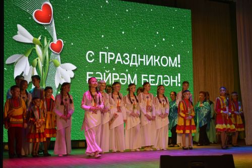 Поздравить кайбичанок с 8 Марта приехали Мунир Рахмаев, Вадим Захаров и Нурзада