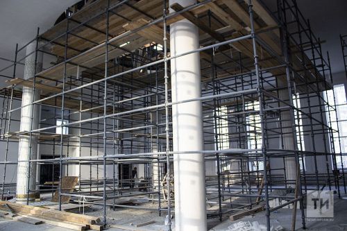 Промышленный альпинист сорвался с лесов торгового центра в Казани