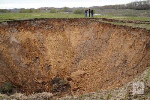 Два человека оказались под завалом в шахте в Ростовской области