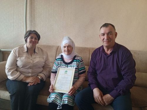 Мөрәле авылында яшәүче Әминә Шәрәфиева 70 яшьлек гомер бәйрәмен билгеләп үтте