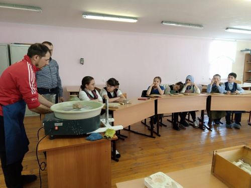 В центре внешкольной работы «ЭКО» в Кайбицах состоялся мастер-класс по лепке из глины