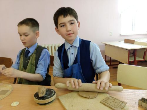 В центре внешкольной работы «ЭКО» в Кайбицах состоялся мастер-класс по лепке из глины