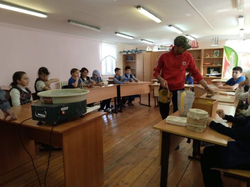 В центре внешкольной работы «ЭКО» в Кайбицах состоялся мастер-класс по лепке из глины