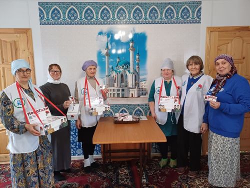 Руководитель центра поддержки семейных ценностей Кайбицкого района и волонтер Ольга Боярина примут участие в распространении значков Всероссийской акции «Красная гвоздика»