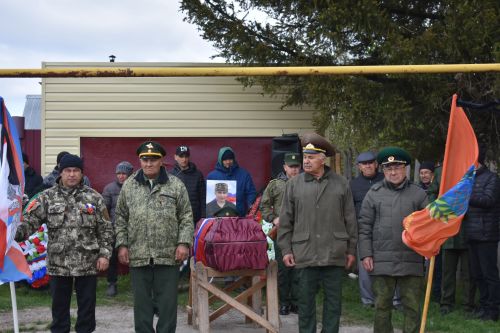 Олы Кайбычта махсус хәрби операция зонасында һәлак булган авылдашлары белән хушлаштылар