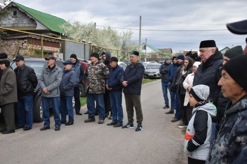 Олы Кайбычта махсус хәрби операция зонасында һәлак булган авылдашлары белән хушлаштылар