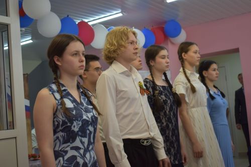 Кайбычтагы Картлар һәм инвалидлар йортына район башлыгы һәм лицейчылар килде