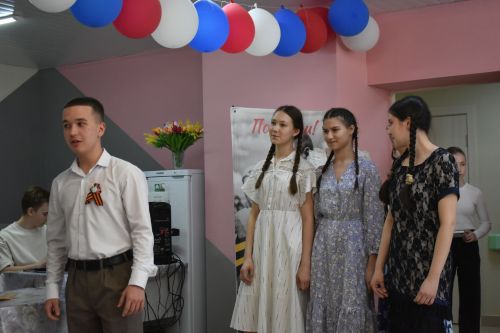 Кайбычтагы Картлар һәм инвалидлар йортына район башлыгы һәм лицейчылар килде