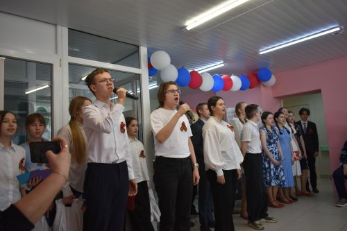 Кайбычтагы Картлар һәм инвалидлар йортына район башлыгы һәм лицейчылар килде